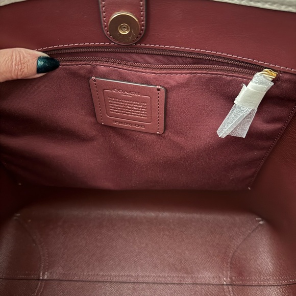 Coach Chalk Pebble Leather Tote with Signature Zip Wallet - Picture 7 of 14